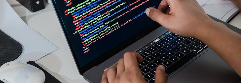 Modernizing legacy software through structured code refactoring for improved performance and security