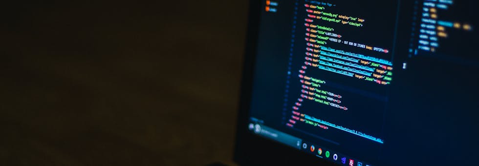 Comparison of EDR vs Antivirus features for enterprise endpoint security