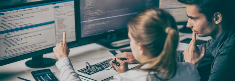 A comparison chart of SRE vs SWE roles showing key differences and similarities in responsibilities.